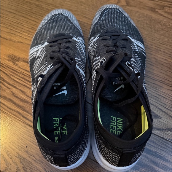 Nike Women’s Black and White Running Shoes - Picture 4 of 5